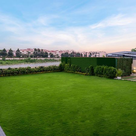 Clarion Hotel Dehradun Ngoại thất bức ảnh